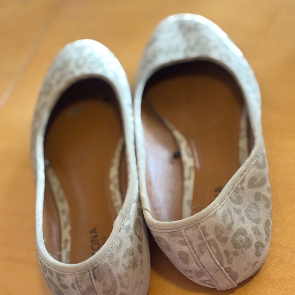 Flats - Picture 2 of 2